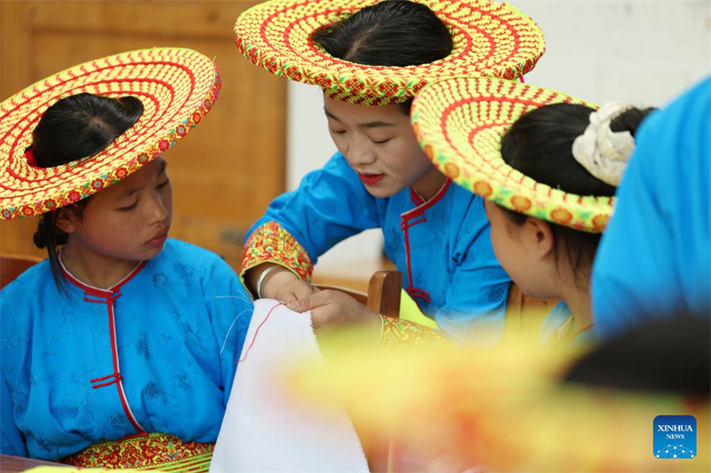 Hunan : histoire en photo de la broderie au point de croix Tiaohua du comté de Longhui
