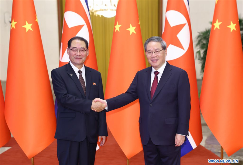Le Premier ministre chinois s'entretient avec le Premier ministre du cabinet de la RPDC