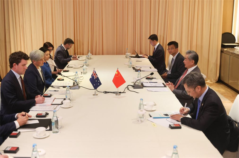 Le MAE chinois appelle à une collaboration avec l'Australie pour poursuivre l'amélioration des relations entre les deux pays