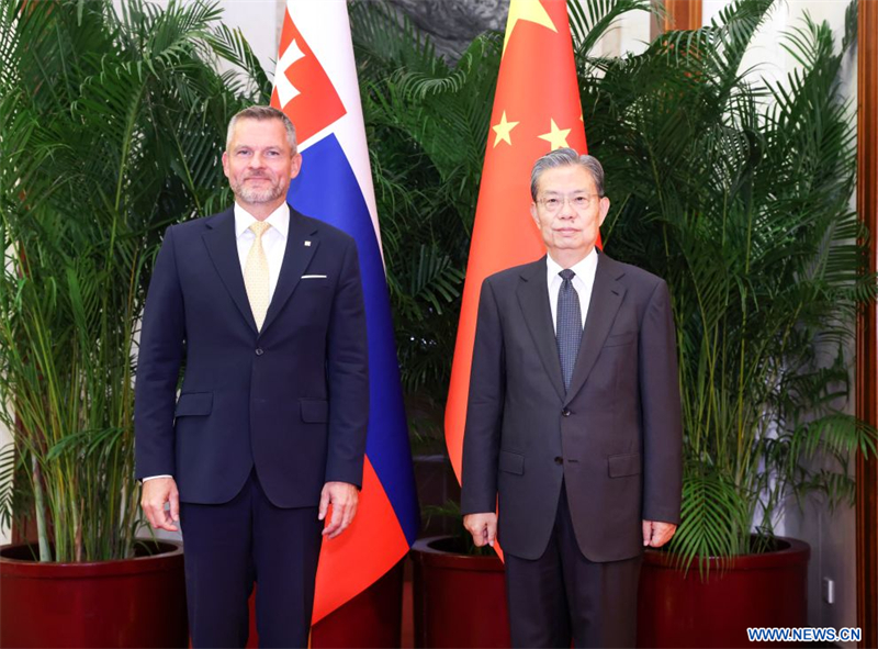 Le plus haut législateur chinois rencontre le président slovaque