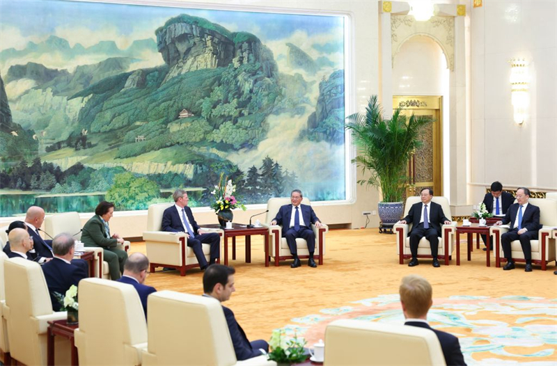 Le Premier ministre chinois rencontre une délégation du conseil d'administration du Conseil des affaires américano-chinois