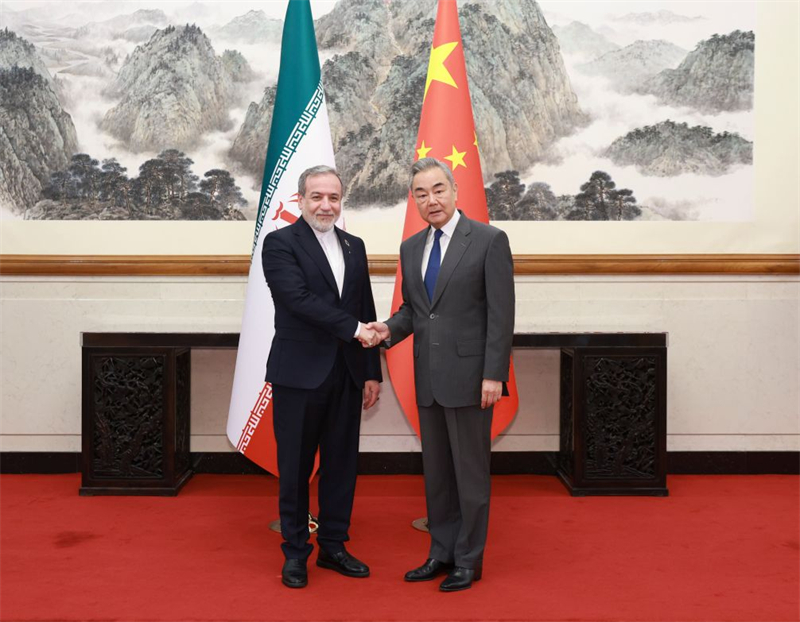 Le plus haut diplomate chinois s'entretient avec le ministre iranien des Affaires étrangères