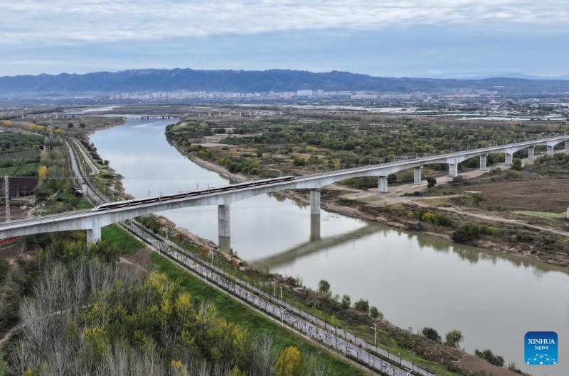 Shaanxi : début des essais d'un train à grande vitesse reliant Yan'an à Xi'an