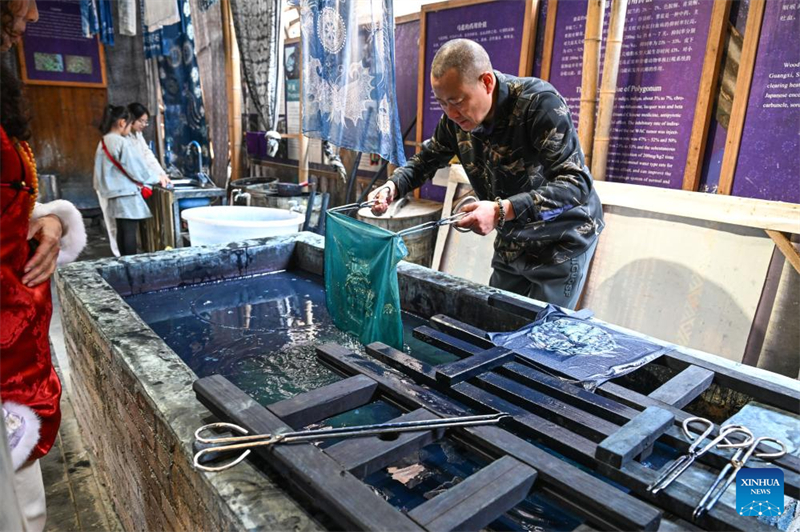 Guizhou : le village Dong de Zhaoxing voit un afflux de touristes à l'approche du Nouvel An Dong