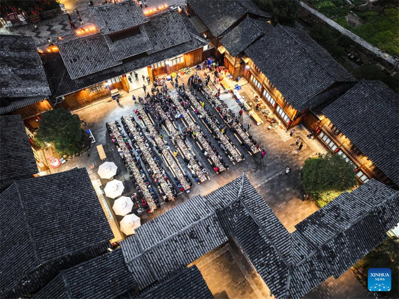 Guizhou : le village Dong de Zhaoxing voit un afflux de touristes à l'approche du Nouvel An Dong