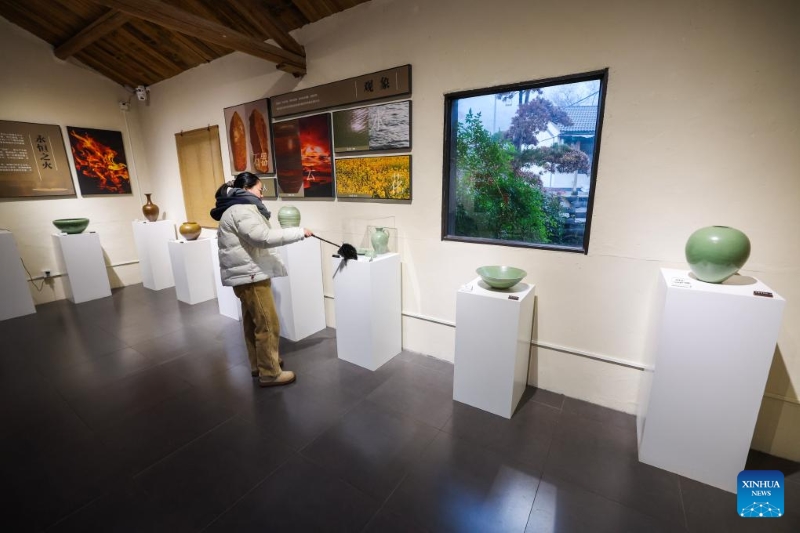 Zhejiang : un village d'art contribue à promouvoir la revitalisation rurale à Kuangyan