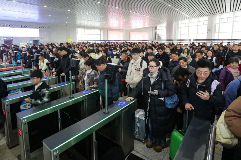 Chine : les voyages de passagers en train atteignent 121 millions pendant les vacances de la fête du Printemps