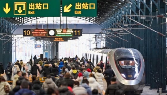 Chine : le chassé-croisé des voyages liés à la fête du Printemps a atteint 5,08 milliards de déplacements à mi-parcours                    Le nombre de voyages interrégionaux de passagers pour la fête du Printemps 2026 a dépassé son point médian samedi, avec 5,08 milliards de voyages effectués au cours des 20 premiers jours, a annoncé dimanche le ministère des Transports.