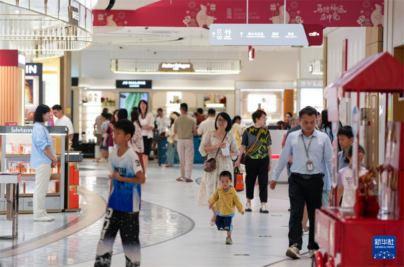 Hainan : Les achats hors taxes ont atteint 554 millions de yuans pendant les congés du 1er mai