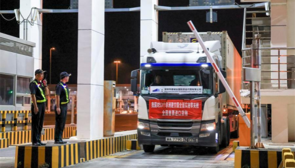 Un nombre croissant de produits africains arrivent sur le marché chinois grâce à la nouvelle politique zéro droits de douane                    Stimulée par la nouvelle politique chinoise de droits de douane nuls en faveur des pays africains entretenant des relations diplomatiques, une vague croissante de produits africains de spécialité est arrivée sur le marché chinois durant les récentes vacances du 1er mai, ...
