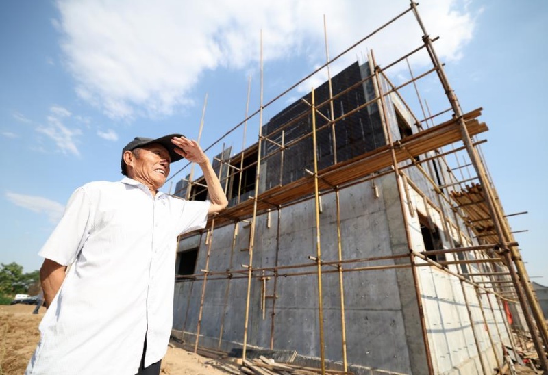 Henan : un chef de village déploie tous ses efforts pour le développement de sa ville natale