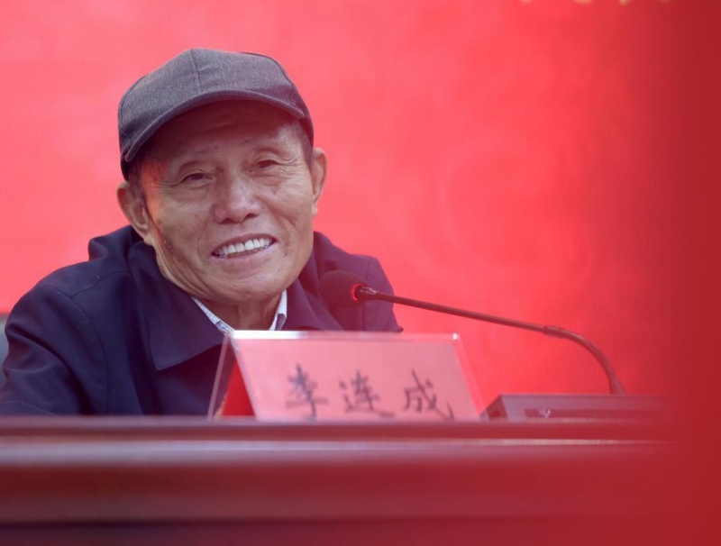 Henan : un chef de village déploie tous ses efforts pour le développement de sa ville natale