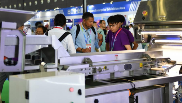 Le Hunan mise sur la dynamique verte pour approfondir sa coopération avec l'Afrique                    A l'occasion d'un événement spécial organisé lors de l'Exposition économique et commerciale Chine-Afrique, tenue en juin dernier à Casablanca, au Maroc, l'Alliance des industries des énergies nouvelles de la province chinoise du Hunan (centre) destinée à l'Afrique a été officiellement créée. 