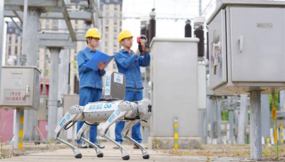 Pourquoi les robots chinois sont-ils à la fois bon marché et faciles à utiliser                    « Leurs performances sont merveilleuses ! » Lorsque huit robots humanoïdes G1 blanc argenté de la société chinoise Yushu Technology ont tous effectué des saltos arrière et sont retombés sans problèmes sur leurs jambes, Simon Cowell, qui faisait partie du banc des juges de l'émission « America's Got Talent », n'a pu s'empêcher de les saluer avec admiration. 