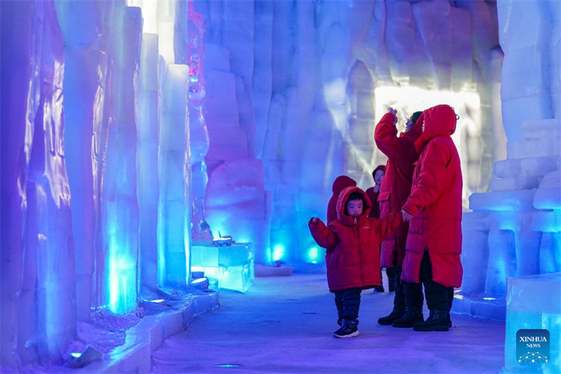 Heilongjiang : Harbin, la « Ville de glace » chinoise, stimule l'affluence estivale grâce à des attractions en intérieur