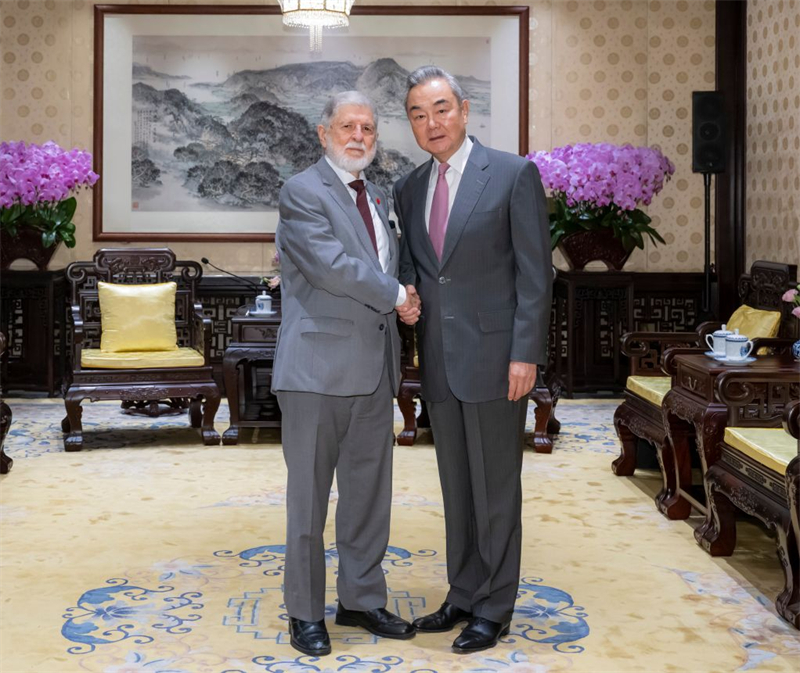 Le plus haut diplomate chinois rencontre un conseiller spécial du président brésilien