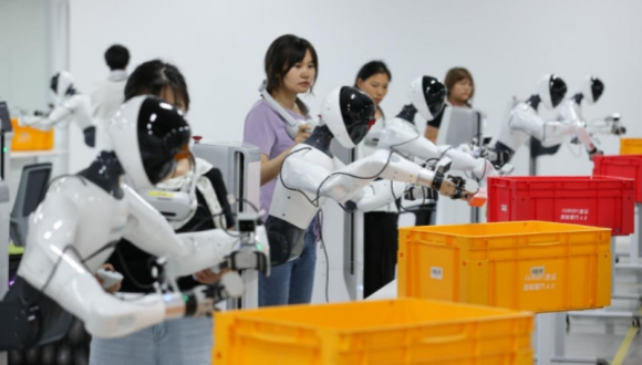 De fonctionnel à indispensable, les robots chinois évoluent au-delà de l'utilité de base                    Autrefois présentés dans des arènes de compétition, les robots chinois opèrent désormais parfaitement dans les usines de production du monde entier. 